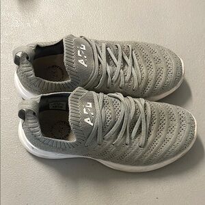 APL Light Gray Knit Sneakers kids size 1